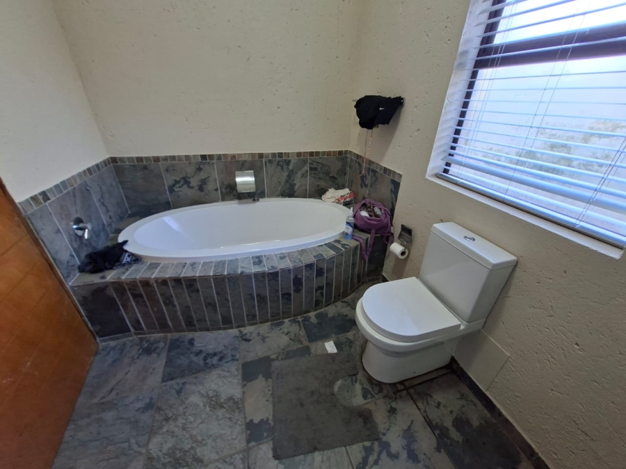 3 Bedroom Property for Sale in Buffelspoort Eco Estate North West